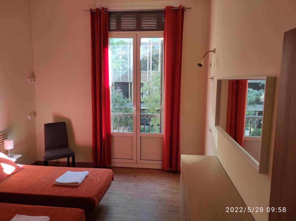 Barcelona Central Garden Hostal Bagian luar foto