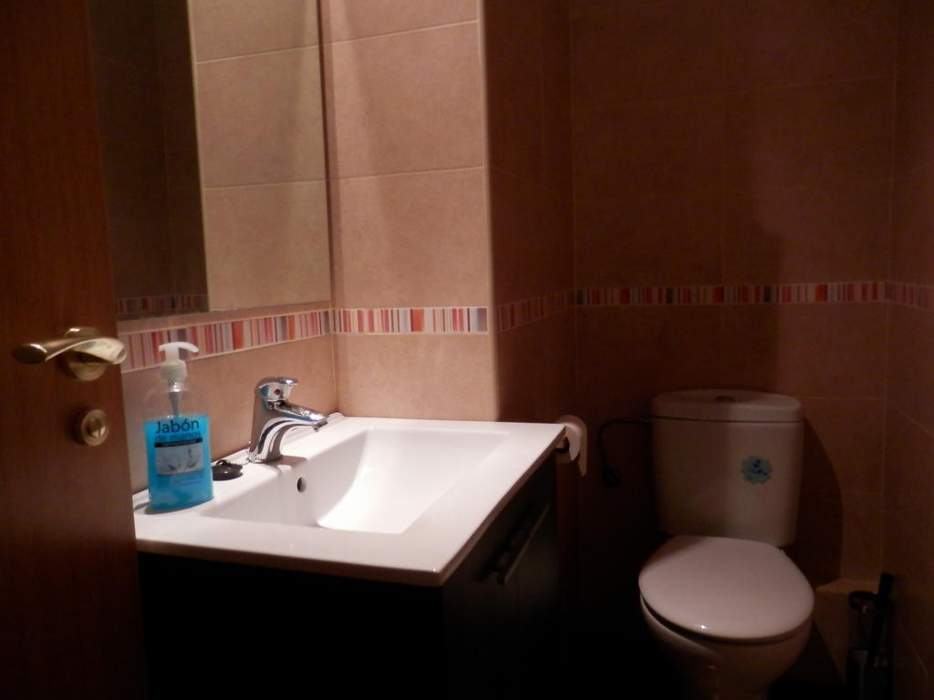 Barcelona Central Garden Hostal Bagian luar foto